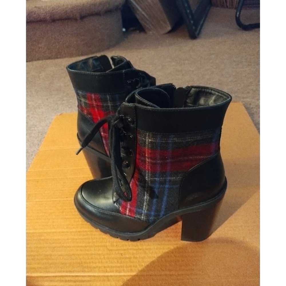 MICHAEL by Michael Shannon Logan Plaid Lace-Up Ankle Bootie 8 M 330250